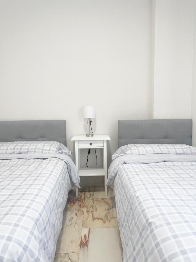 דירות Holidays2Malaga Tomas De Echeverria 150 Mts To Beach & High Speed Wifi & Parking מראה חיצוני תמונה