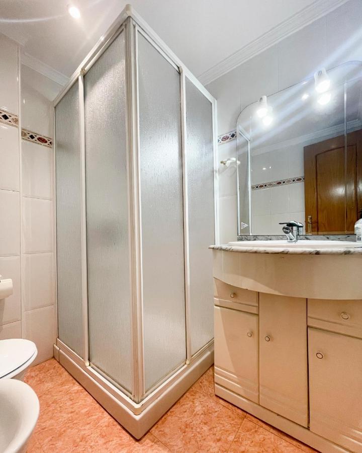דירות Holidays2Malaga Tomas De Echeverria 150 Mts To Beach & High Speed Wifi & Parking מראה חיצוני תמונה