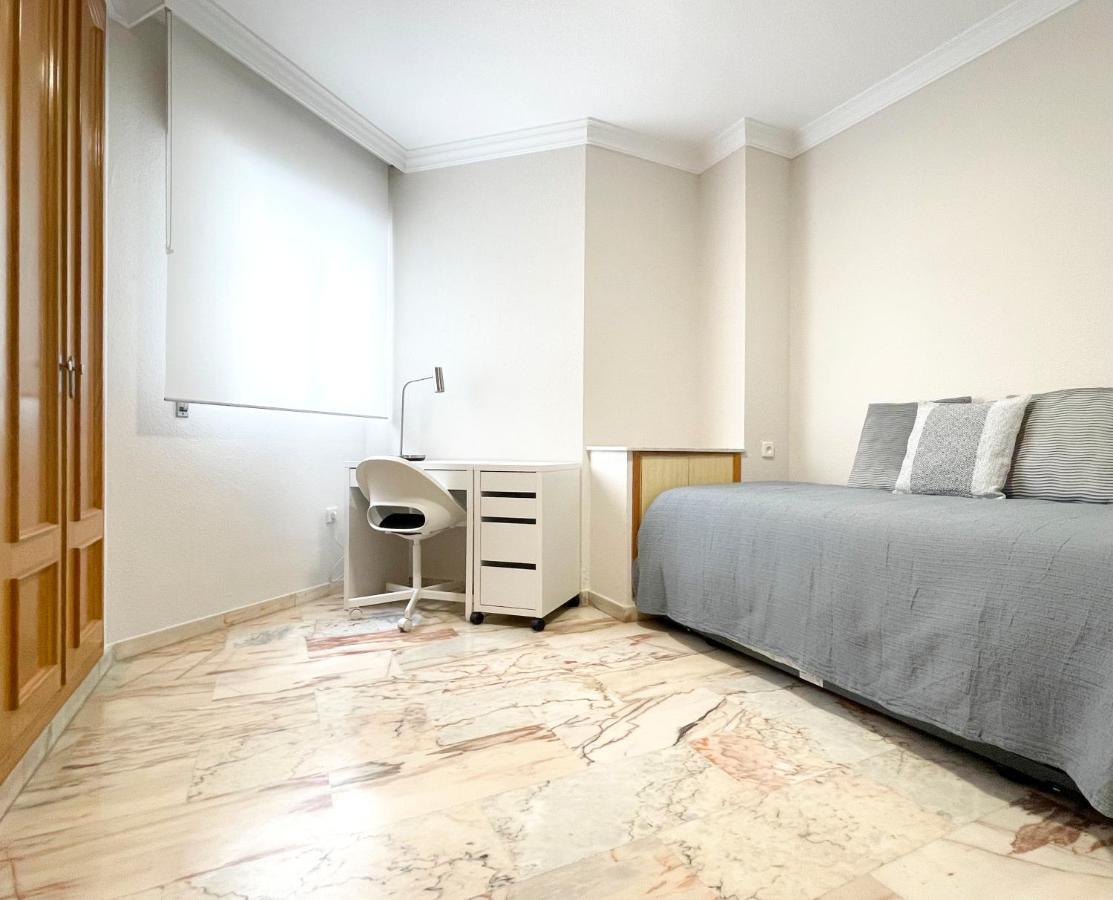 דירות Holidays2Malaga Tomas De Echeverria 150 Mts To Beach & High Speed Wifi & Parking מראה חיצוני תמונה