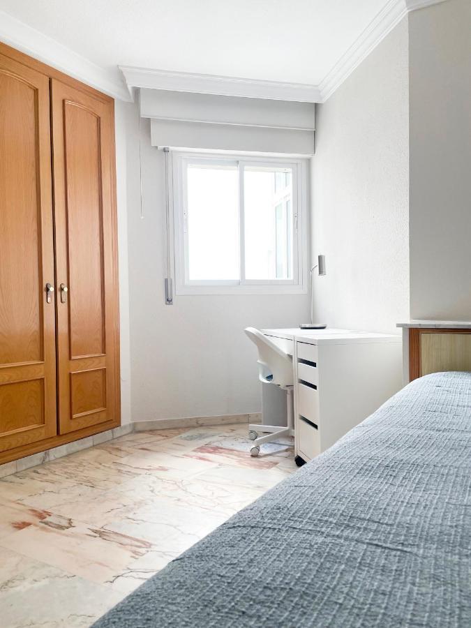 דירות Holidays2Malaga Tomas De Echeverria 150 Mts To Beach & High Speed Wifi & Parking מראה חיצוני תמונה